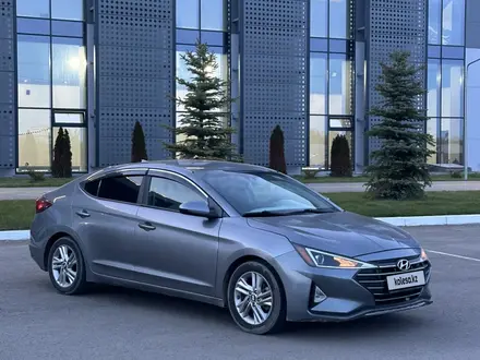 Hyundai Elantra 2018 года за 5 700 000 тг. в Уральск – фото 2