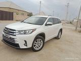 Toyota Highlander 2016 годаfor9 200 000 тг. в Актау