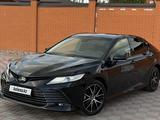 Toyota Camry 2023 года за 15 000 000 тг. в Атырау – фото 2