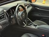 Toyota Camry 2023 года за 15 000 000 тг. в Атырау – фото 5