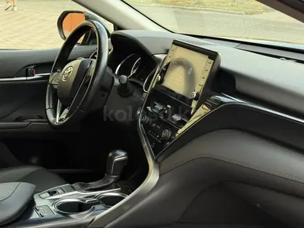 Toyota Camry 2023 года за 15 000 000 тг. в Атырау – фото 6