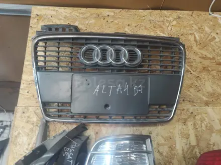 Решётка радиатора на Ауди А4 Б7 Audi A4 B7 04-09, решетка оригинал за 40 000 тг. в Алматы