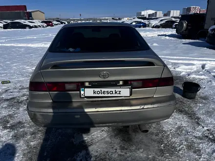 Toyota Camry 1998 года за 2 168 600 тг. в Алматы – фото 2