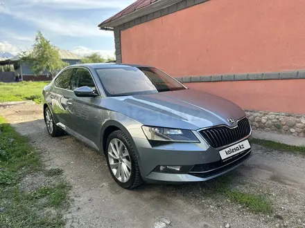 Skoda Superb 2019 года за 15 500 000 тг. в Алматы – фото 2