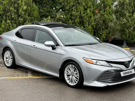 Toyota Camry 2020 года за 13 500 000 тг. в Актау – фото 4