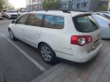 Volkswagen Passat 2006 годаүшін2 500 000 тг. в Астана