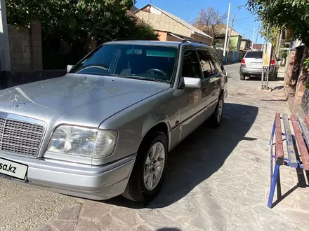 Mercedes-Benz E 220 1994 года за 2 400 000 тг. в Тараз – фото 2