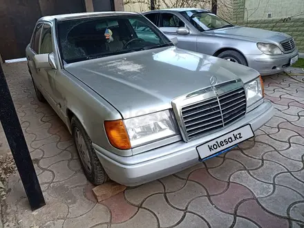 Mercedes-Benz E 220 1993 года за 1 500 000 тг. в Шымкент – фото 3