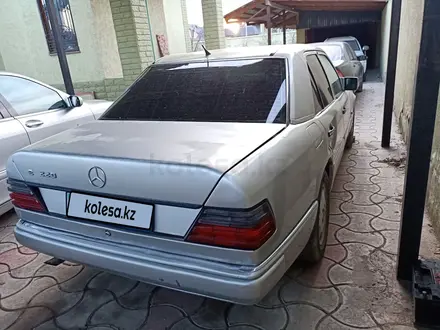 Mercedes-Benz E 220 1993 года за 1 500 000 тг. в Шымкент – фото 5