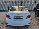 Hyundai Solaris 2015 года за 5 500 000 тг. в Актау – фото 4