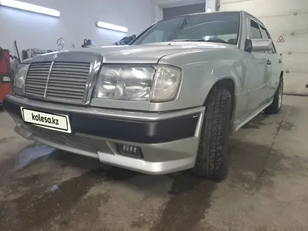 Mercedes-Benz E 230 1992 года за 2 400 000 тг. в Караганда – фото 2