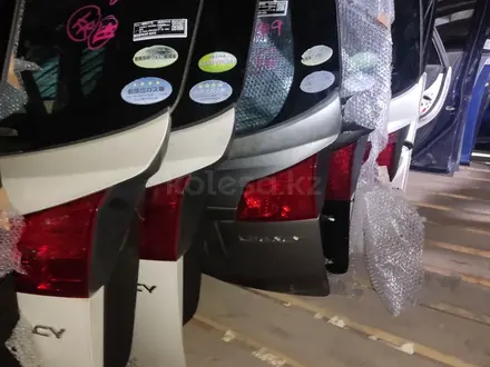 КРЫШКА БАГАЖНИКА SUBARU LEGACY OUTBACK BR9 ОРИГИНАЛ В СБОРЕ за 100 000 тг. в Атырау – фото 2