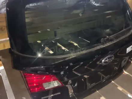 КРЫШКА БАГАЖНИКА SUBARU LEGACY OUTBACK BR9 ОРИГИНАЛ В СБОРЕ за 100 000 тг. в Атырау – фото 5