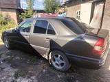 Mercedes-Benz C 180 1995 годаfor1 300 000 тг. в Караганда – фото 3