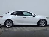 Toyota Camry 2018 года за 12 850 000 тг. в Астана – фото 4