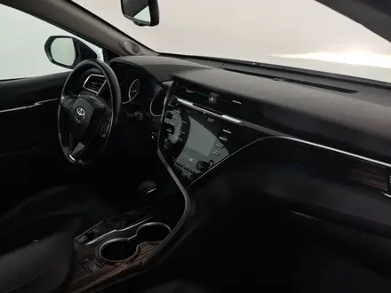 Toyota Camry 2018 года за 12 850 000 тг. в Астана – фото 21