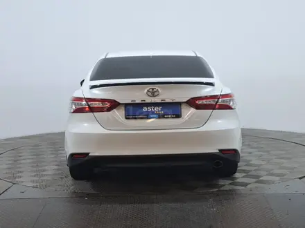 Toyota Camry 2018 года за 12 850 000 тг. в Астана – фото 6