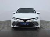 Toyota Camry 2018 года за 12 850 000 тг. в Астана – фото 2
