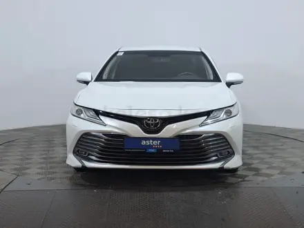 Toyota Camry 2018 года за 12 850 000 тг. в Астана – фото 2