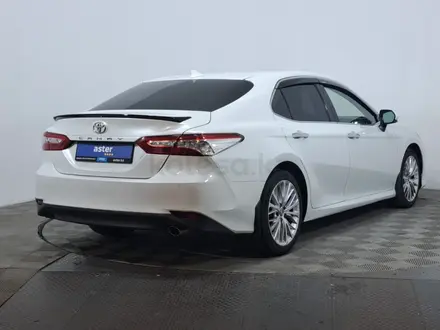 Toyota Camry 2018 года за 12 850 000 тг. в Астана – фото 5
