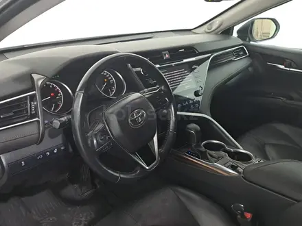 Toyota Camry 2018 года за 12 850 000 тг. в Астана – фото 14