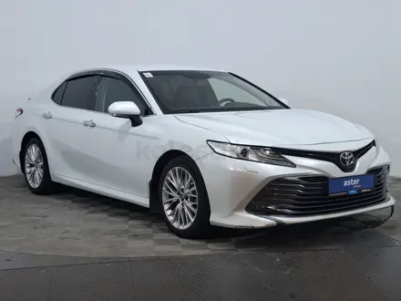 Toyota Camry 2018 года за 12 850 000 тг. в Астана – фото 3