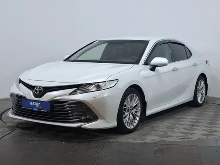 Toyota Camry 2018 года за 12 850 000 тг. в Астана
