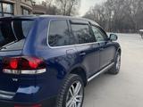 Volkswagen Touareg 2003 года за 5 500 000 тг. в Алматы – фото 4