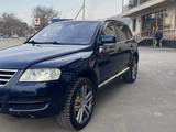 Volkswagen Touareg 2003 года за 5 500 000 тг. в Алматы – фото 2