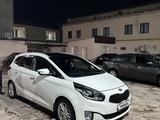 Kia Carens 2014 года за 7 500 000 тг. в Шымкент – фото 2