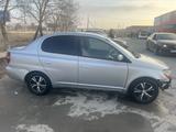 Toyota Platz 2000 годаfor1 400 000 тг. в Жанаозен