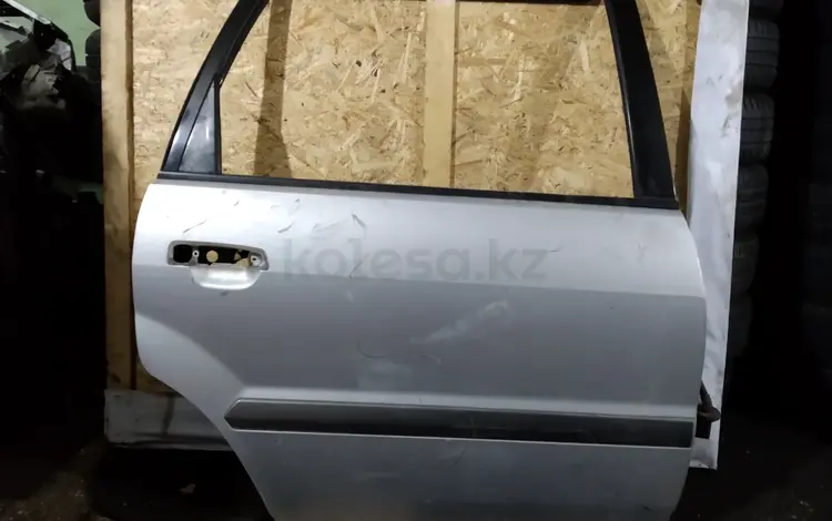 Дверь задняя правая на Mitsubishi Space Wagon 1999 г. за 10 000 тг. в Караганда