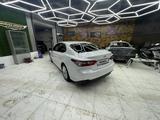 Toyota Camry 2023 годаүшін18 000 000 тг. в Атырау – фото 3