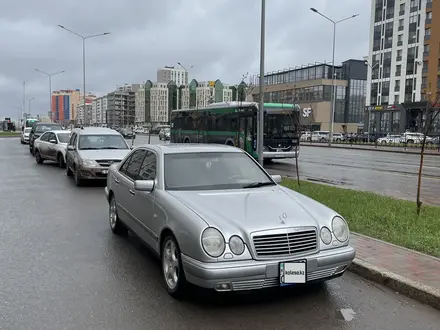 Mercedes-Benz E 280 1998 годаүшін3 500 000 тг. в Астана – фото 2