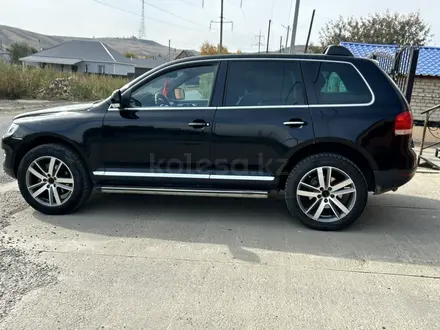 Volkswagen Touareg 2006 года за 3 700 000 тг. в Усть-Каменогорск – фото 4