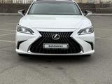 Lexus ES 250 2022 годаfor24 000 000 тг. в Тараз