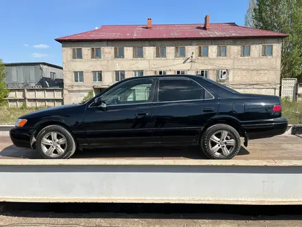 Toyota Camry 1998 года за 2 800 000 тг. в Астана – фото 2