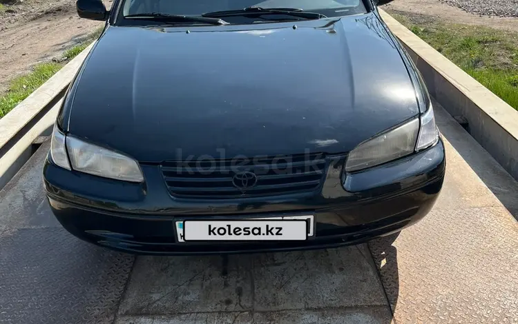 Toyota Camry 1998 года за 2 800 000 тг. в Астана