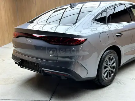 BYD Qin L DM-i Leading 2025 года за 10 300 000 тг. в Атырау – фото 11