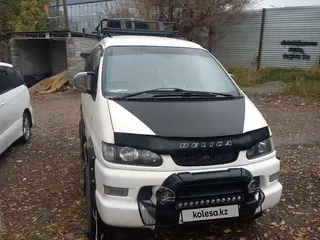 Mitsubishi Delica, 2002
