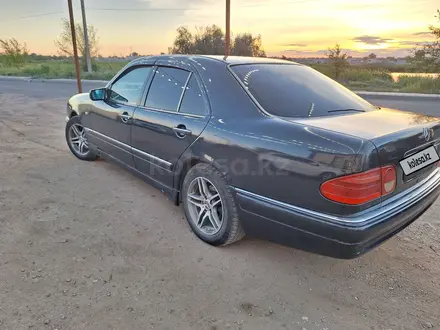 Mercedes-Benz E 280 1997 года за 2 700 000 тг. в Жезказган – фото 7