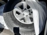 4 диска с зим резиной за 260 000 тг. в Алматы – фото 2