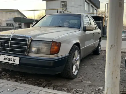 Mercedes-Benz E 230 1990 года за 1 429 592 тг. в Алматы – фото 2