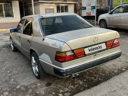 Mercedes-Benz E 230 1990 года за 1 429 592 тг. в Алматы – фото 3