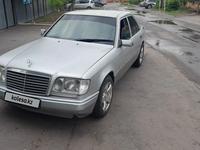 Mercedes-Benz E 200 1994 годаfor2 300 000 тг. в Астана