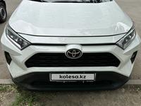 Toyota RAV4 2020 года за 13 500 000 тг. в Алматы