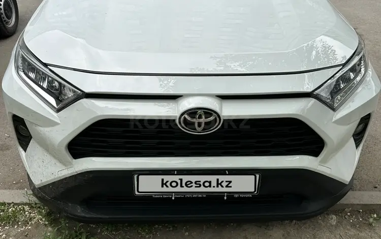 Toyota RAV4 2020 года за 14 000 000 тг. в Алматы