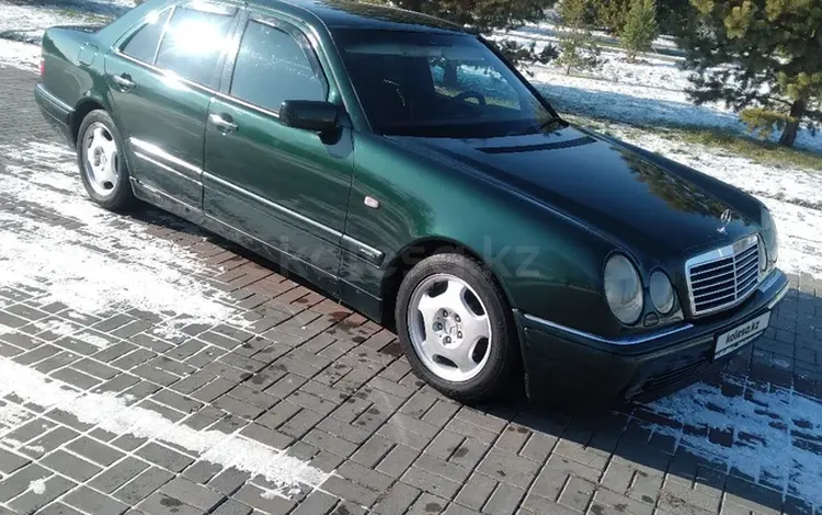 Mercedes-Benz E 320 1998 года за 3 350 000 тг. в Талдыкорган