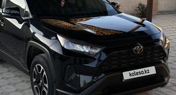 Toyota RAV4 2021 года за 14 800 000 тг. в Тараз – фото 3