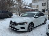 Volkswagen Passat 2020 года за 9 950 000 тг. в Астана – фото 3